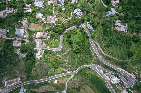 精准脱贫交通先行四川省小金县建设四好农村路助力脱贫奔康