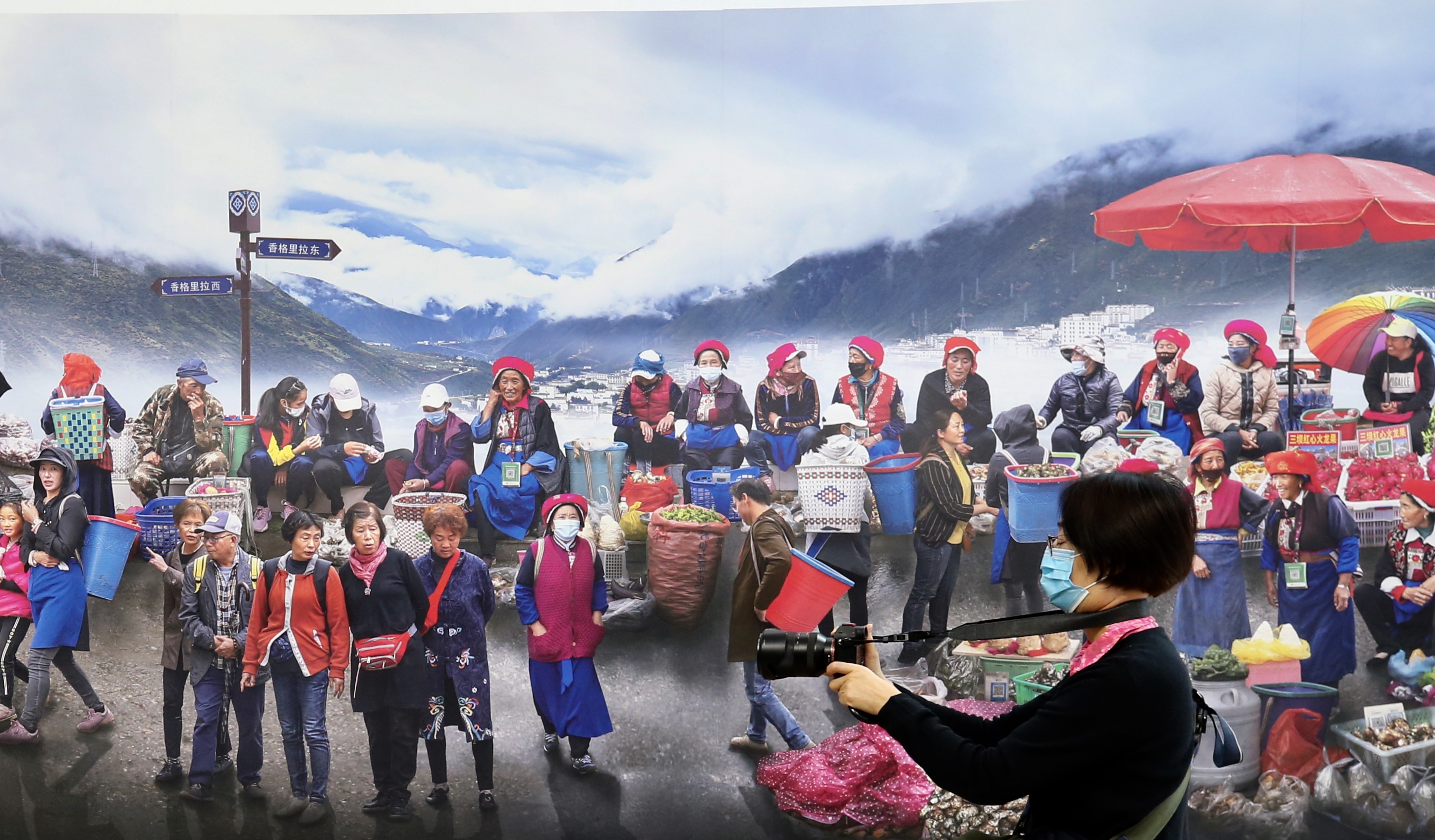 青藏高原各族人民的新生活主题摄影展览在京开幕