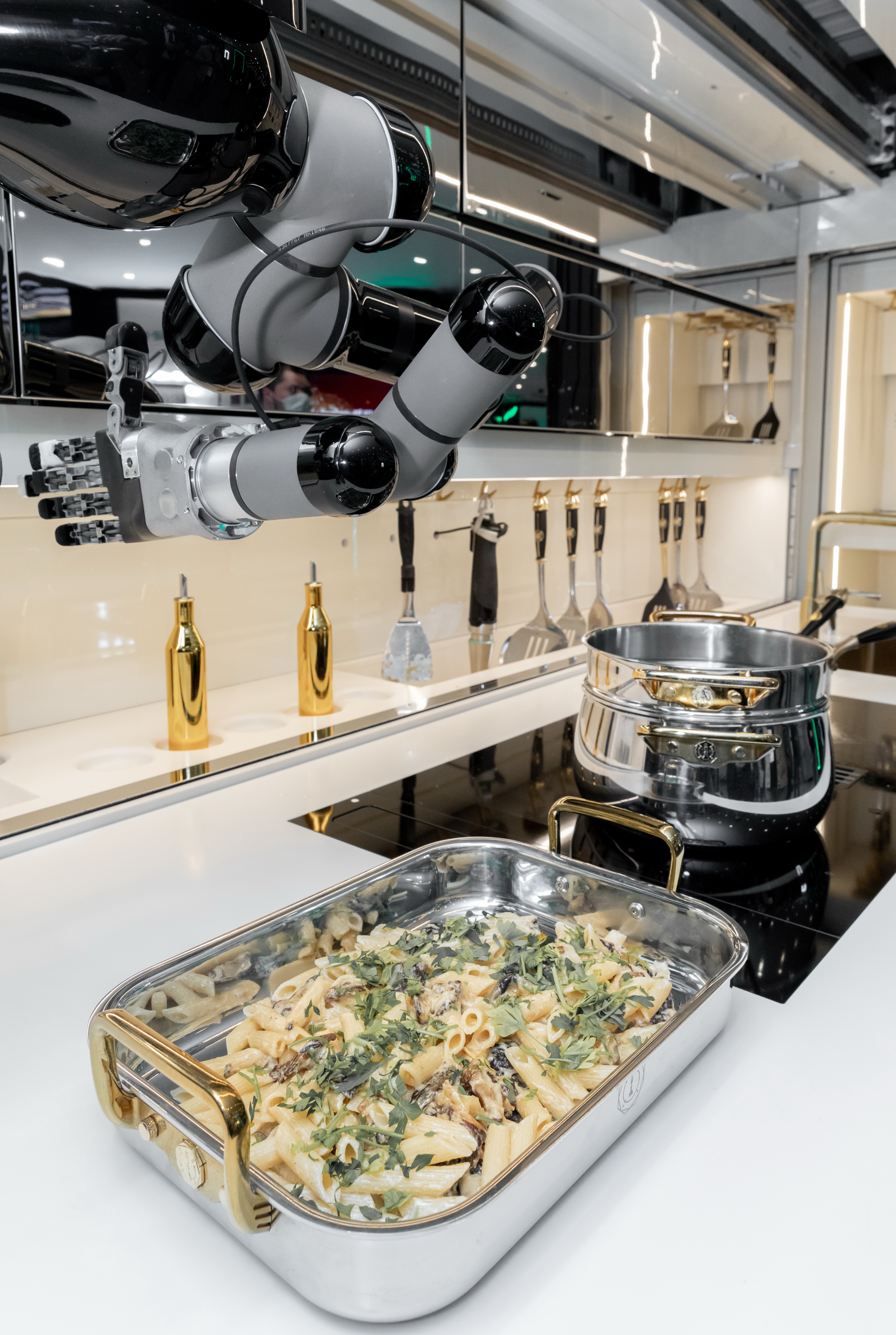 Robotic Kitchen Lends A Hand Or Two Chinadaily Com Cn