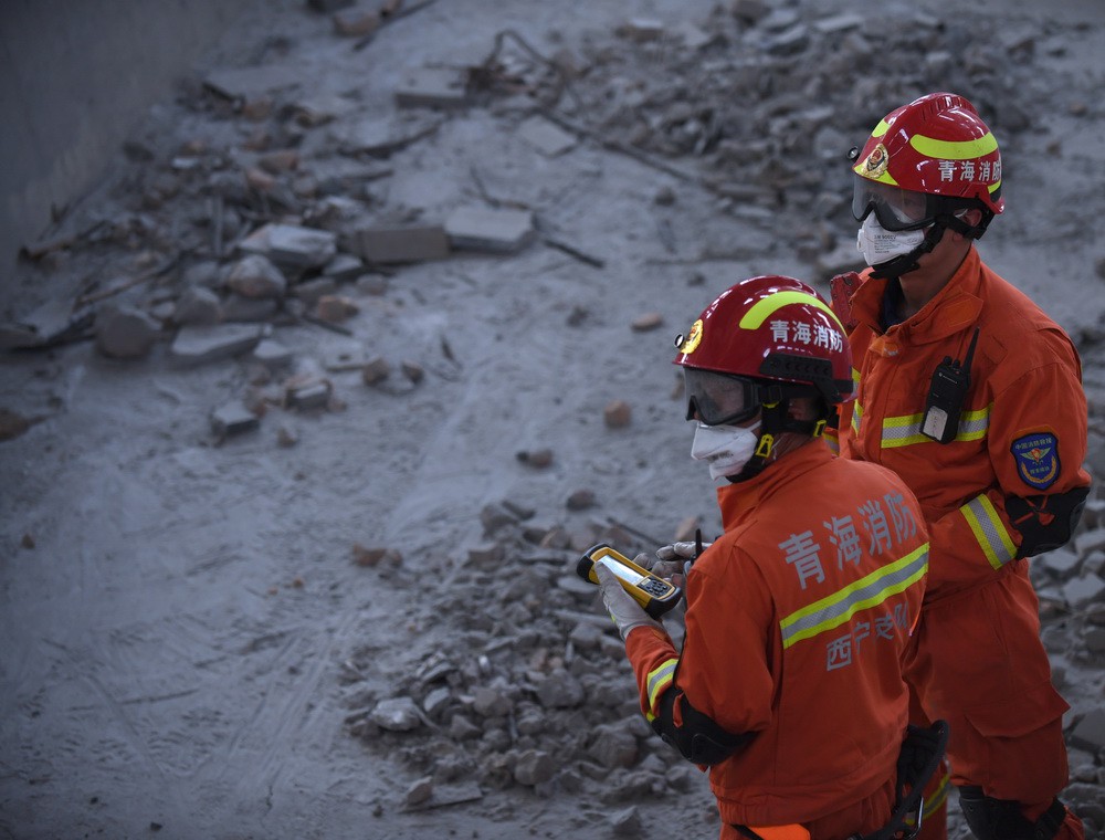 3月29日，西宁地震重型救援支队在“厂房坍塌事故区”模拟救援。