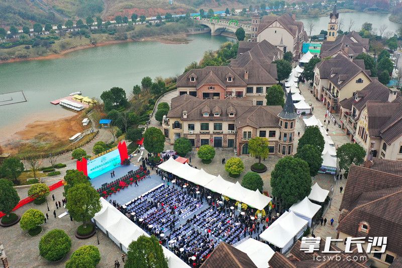 2020年12月18日，湘赣边首届花木博览会在浏阳柏加开幕。长沙晚报通讯员 张迪 摄