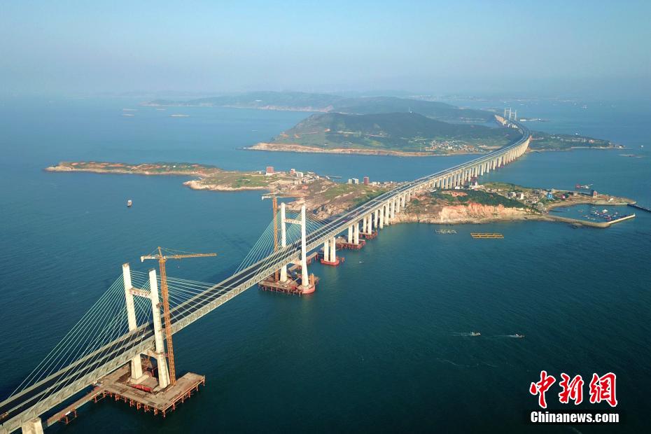 航拍壮观的平潭海峡公铁大桥 - 中国日报网