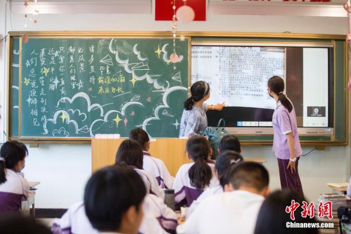 6月3日，太原一学校高三学子在上课，备战即将到来的2021年高考。 <a target='_blank' href='http://www.chinanews.com/'><p class=