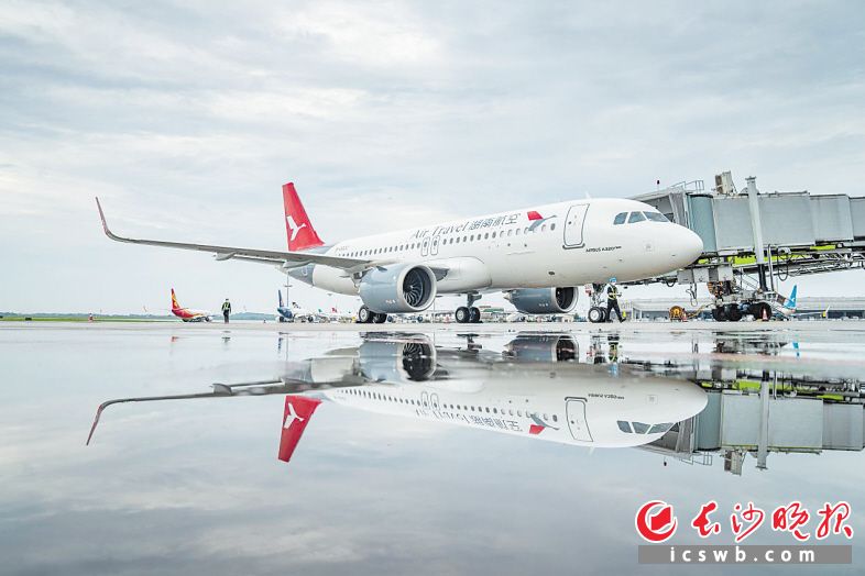 今年7月2日，湖南航空以“租赁贸易”方式引进一架空客320型飞机，这是湖南省首架采用融资租赁异地监管模式的飞机。  湖南航空供图