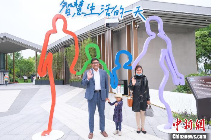2021智博会：外国嘉宾重庆礼嘉智慧公园体验智慧生活