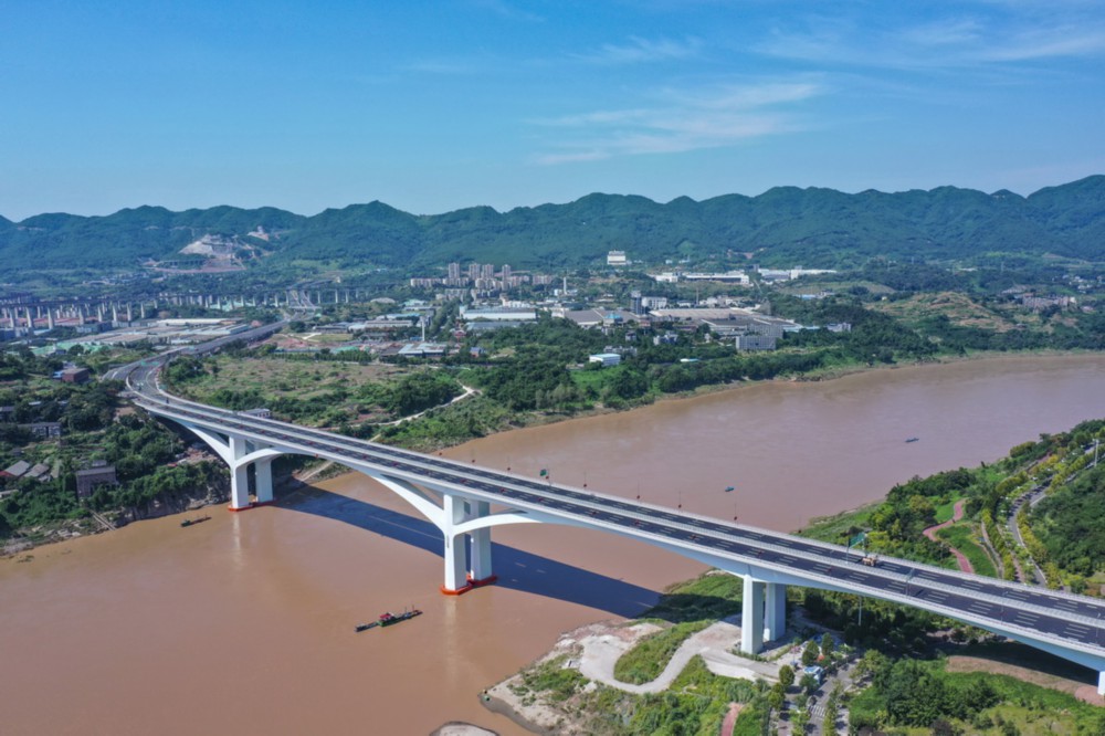 这是9月26日拍摄的建成完工即将通车的重庆礼嘉嘉陵江大桥（无人机照片）。