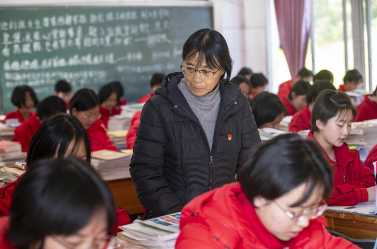 图文故事丨崇德向善！总书记为道德模范“点赞”