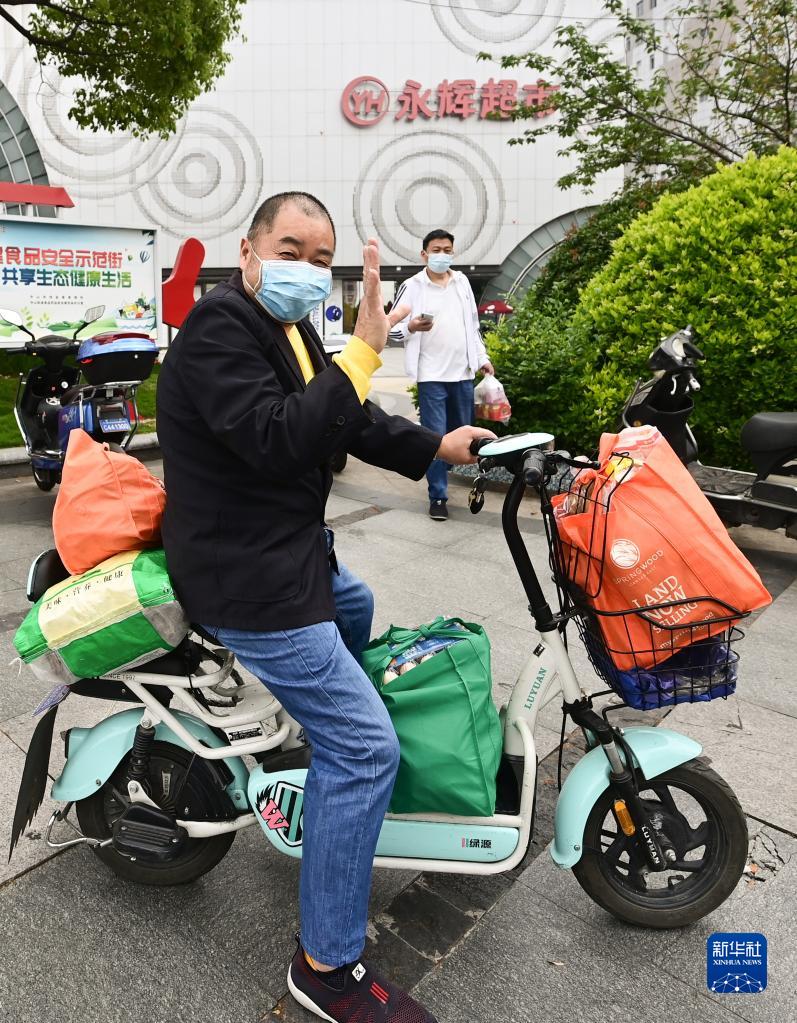 新华全媒+丨上海：防范区内逐渐恢复的“烟火气”