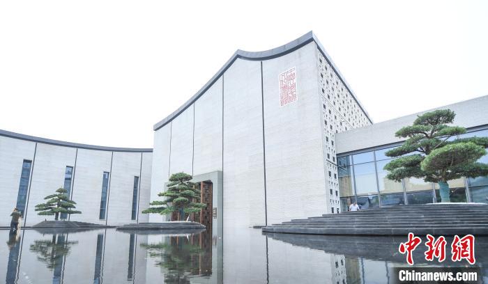 图为：外观雅致的中国江南水乡文化博物馆东馆区。　王刚 摄