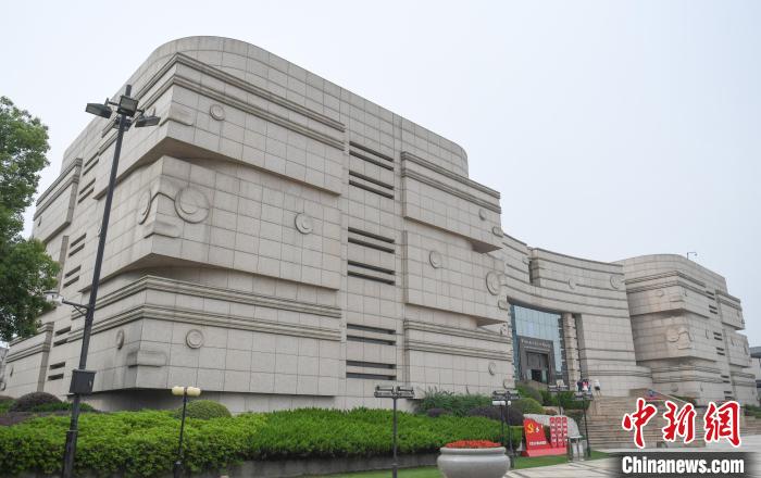 图为：中国江南水乡文化博物馆西馆区外形颇似巨型玉琮。　王刚 摄