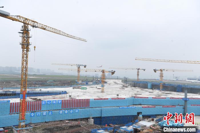 重庆江北国际机场T3B航站楼混凝土主体结构封顶