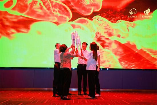 建邺高新区党工委召开“两优一先”表彰会“金领先锋”评选同步启动