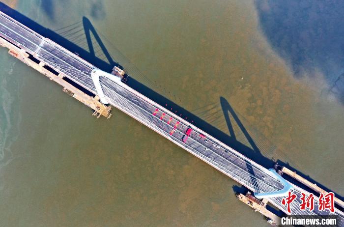 图为8月17日，福州闽侯白龙洲大桥正式竣工通车。　王立强 摄
