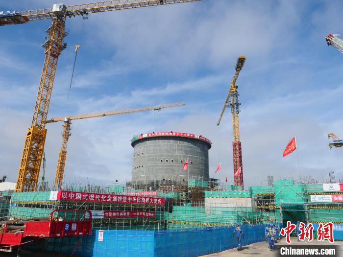 11月25日，在海南核电基地，“玲龙一号”全球首堆工程稳步推进。图为施工现场。　凌楠 摄