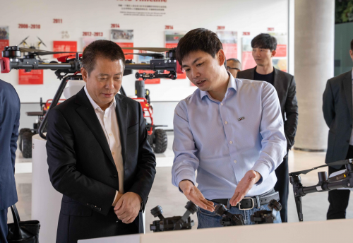 广东平安产险总经理张小春与极飞科技创始人彭斌交流分享行业发展观点