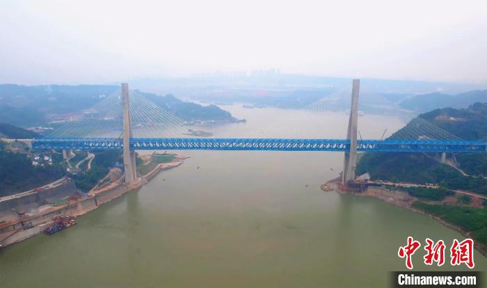 航拍重庆明月峡长江大桥。　周毅 摄