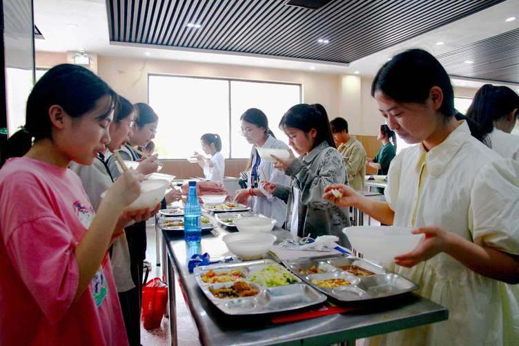 河南睢县：爱心午餐为高考学子助力