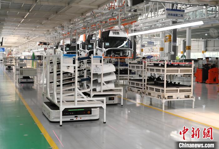 探访中国自主品牌解放J7整车智能工厂：工人赶制海外订单