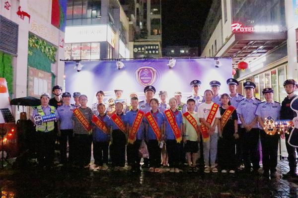 【社会治安重点工作专项行动】福泉公安“反诈夜市”出摊啦!您打卡了吗?