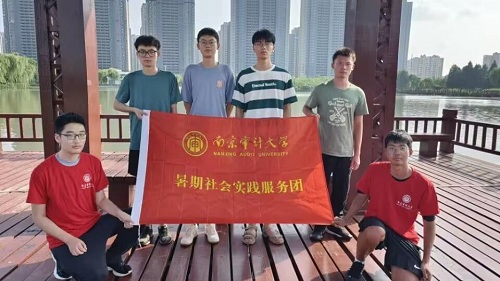 007团队成员和志愿者合影.jpg
