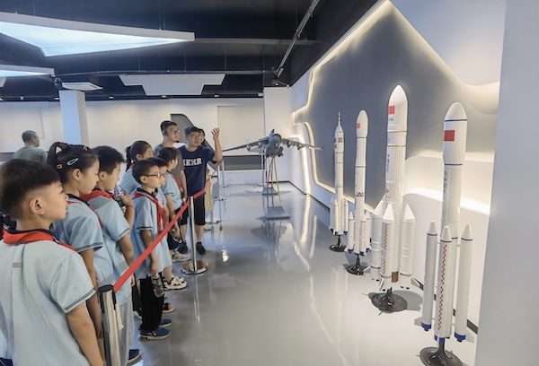 5.无锡市新吴区硕放实验小学队员走进校外”悦航“实践基地——维飞科技有限公司.jpg