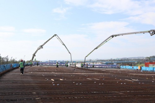 关键突破 长乐机场项目完成涉铁段现浇梁浇筑