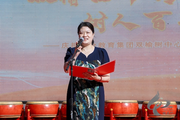 校长发言.JPG