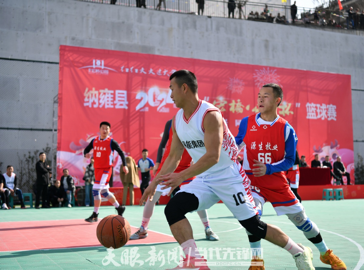 2024年2月12日，纳雍县宏桥公园杯篮球赛，球员带球突破。（周啟刚 摄）.jpg