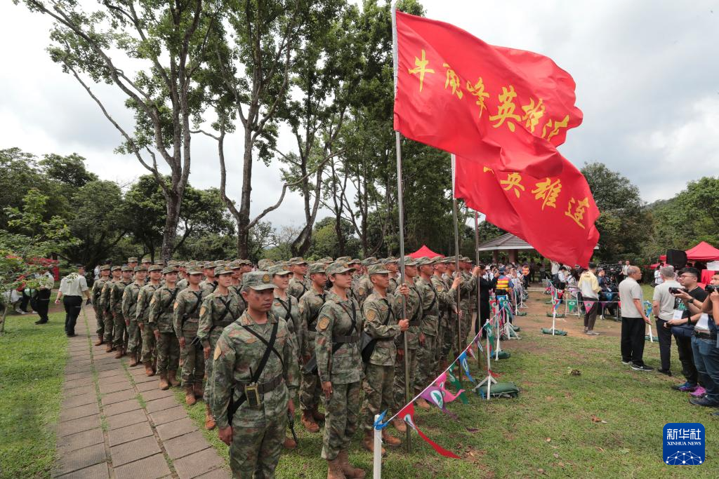 解放军驻香港部队官兵参加2024年香港植树日活动
