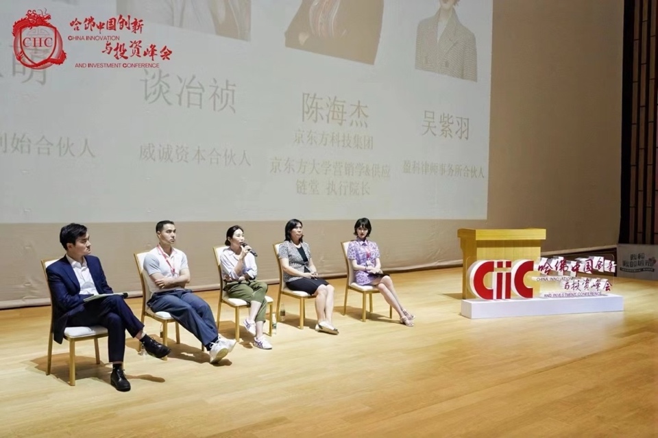 人们在看台上



低可信度描述已自动生成