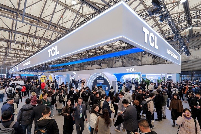 《TCL实业携多款创新新品亮相AWE 2025，全面展现智慧科技硬实力》