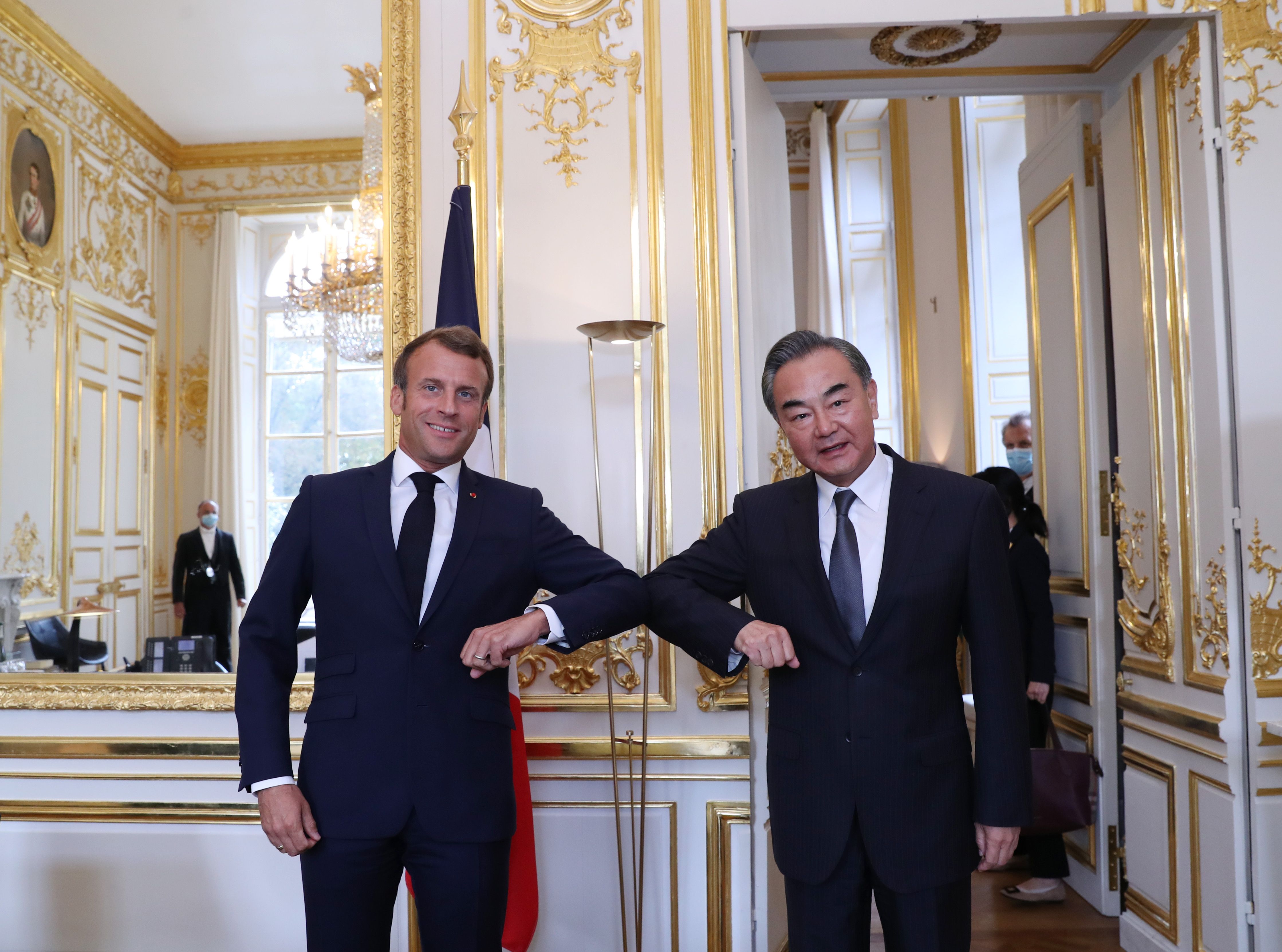 法国总统马克龙出席废除奴隶制纪念仪式