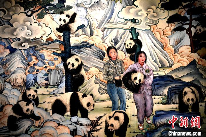 全球第一幅巨幅大熊猫唐卡在成都亮相600余只大熊猫栩栩如生