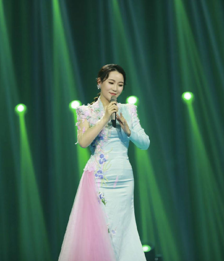 青年歌唱家马潇潇演唱经典作品红线柔情放歌央视舞台