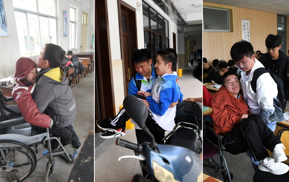 这是一张拼版照片，左图为：在广德市邱村镇中心小学，爱心帮扶小组成员将程东东抱上轮椅（2012年3月3日摄，新华社发）；中图为：在广德中学，爱心帮扶小组成员抱着程东东回教室（2020年5月28日，新华社记者刘军喜摄）；右图为：在巢湖学院，爱心帮扶小组成员抱着程东东来到教室（2020年10月19日，新华社记者刘军喜摄）。来自安徽省广德市邱村镇的程东东2008年被确诊为进行性肌营养不良症，逐渐失去行动能力，成为“渐冻人”。从2010年开始的10年间，由同学成立的三届帮扶小组接力帮扶，用爱心陪伴程东东成长。新华社发