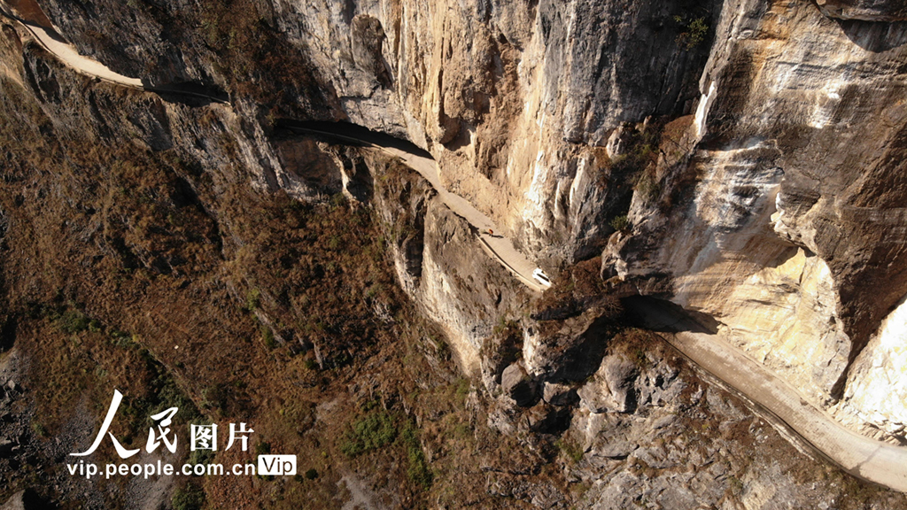 贵州毕节：挂壁公路护路人走上小康路【8】
