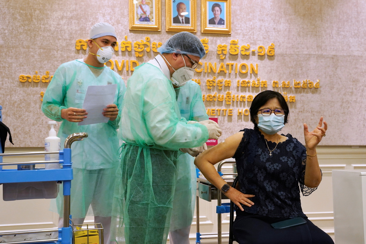 Cambodian leaders confident in Chinese COVID-19 vaccine after receiving  first doses - Chinadaily.com.cn