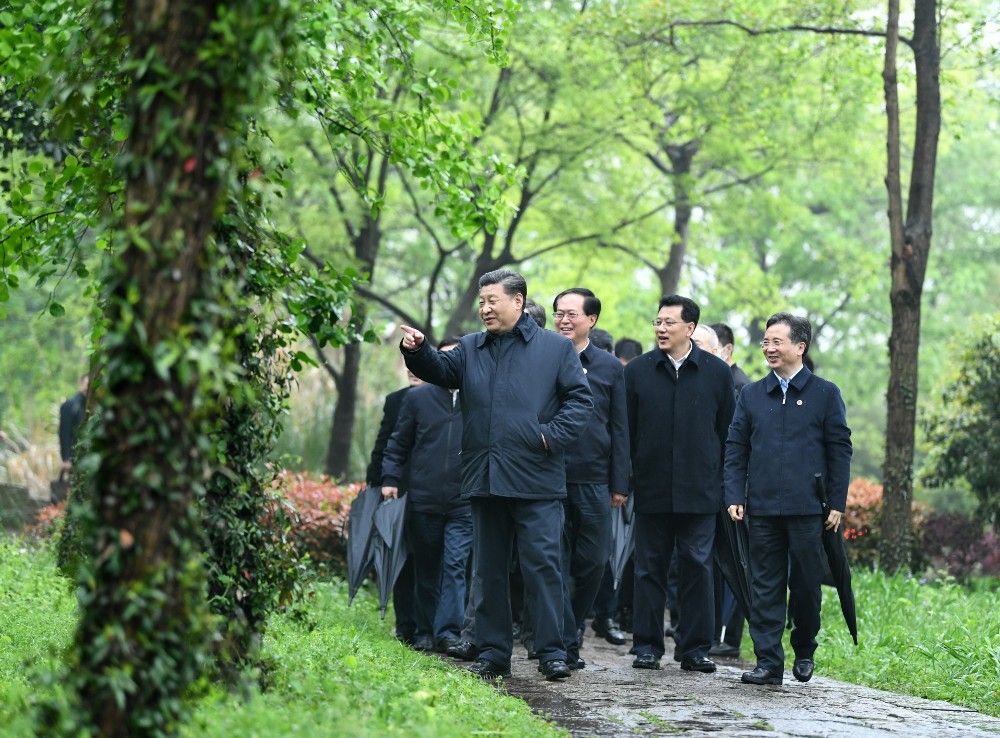 On March 31, 2020, Hangzhou Xixi National Wetland Park was full of greenery.  Secretary General Xi Jinping, who was conducting an investigation in Zhejiang, came here to observe the protection and utilization of wetlands.