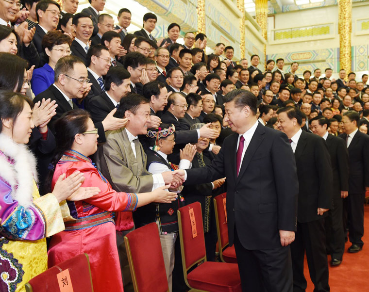 2016年11月7日，党和国家领导人习近平、刘云山等在北京人民大会堂会见中华全国新闻工作者协会第九届理事会全体代表和中国新闻奖、长江韬奋奖获奖者代表。新华社记者 李学仁 摄