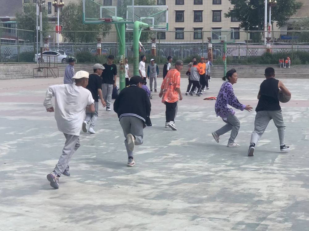 Tibetan girls chase basketball dreams on 'roof of the world