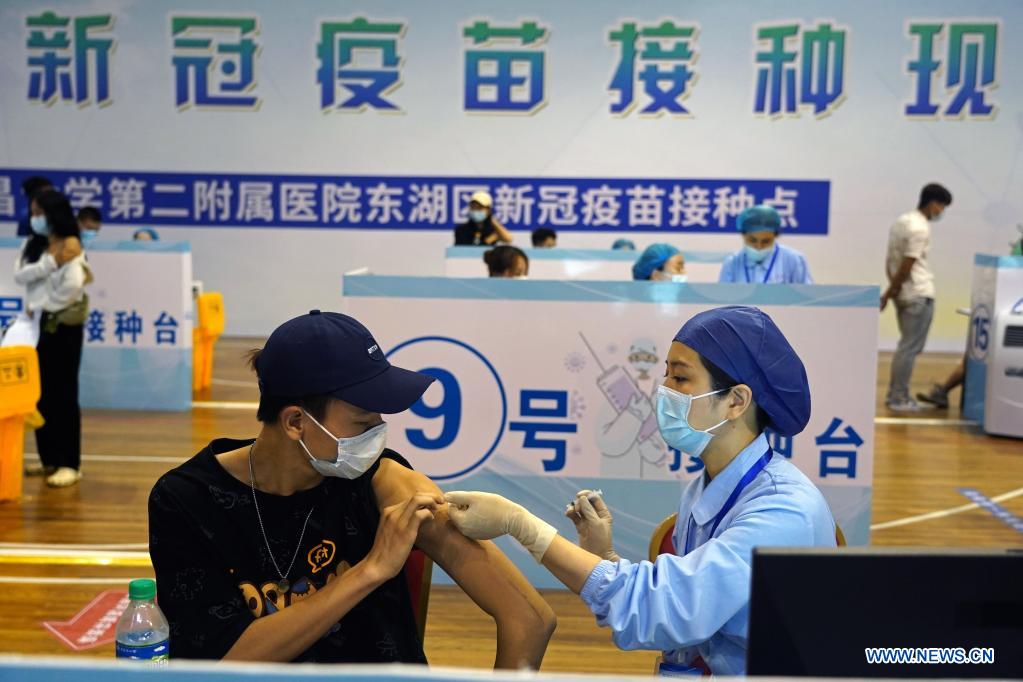 At least 70 pct of China's target population to be vaccinated by year end: Official