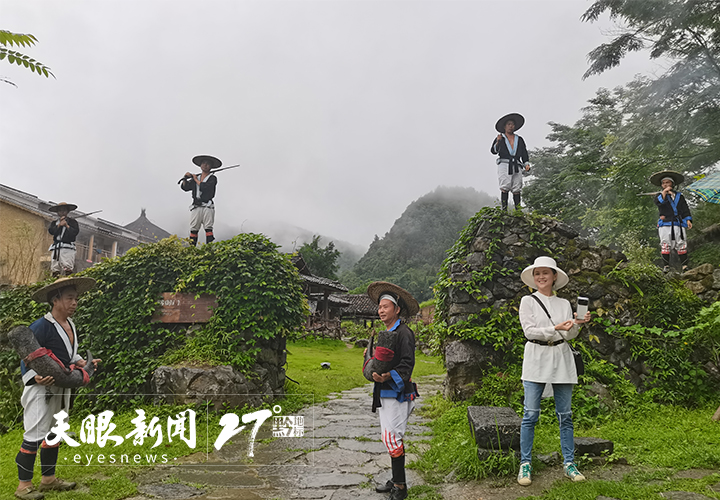 1鸣枪迎宾客.jpg