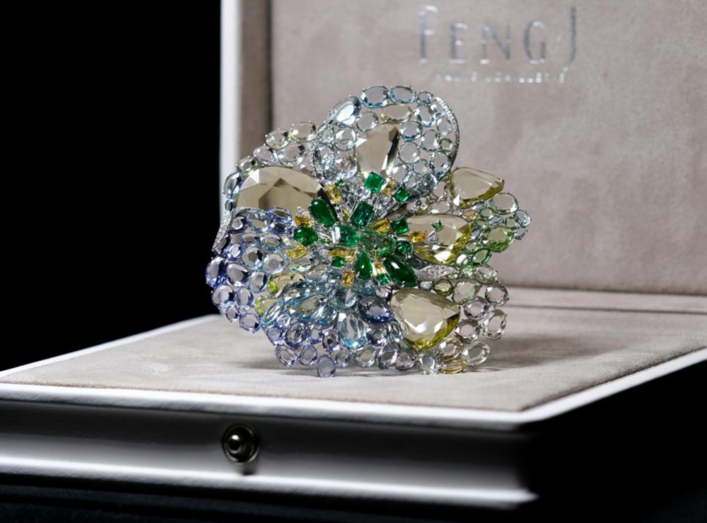 悬浮镶嵌 green icy dahlia in box 