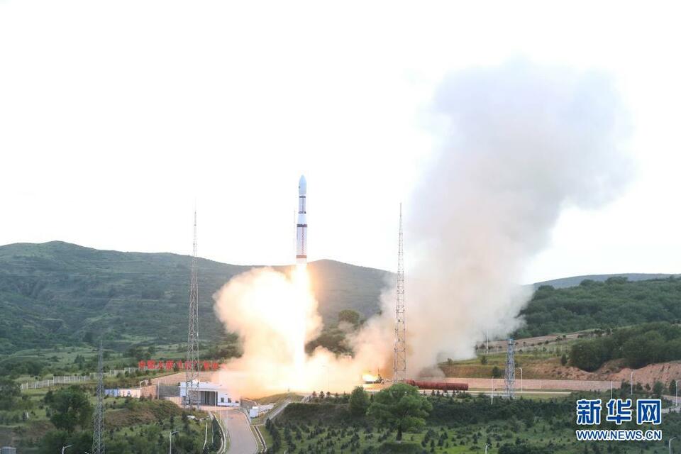 我国成功发射多媒体贝塔试验A/B卫星