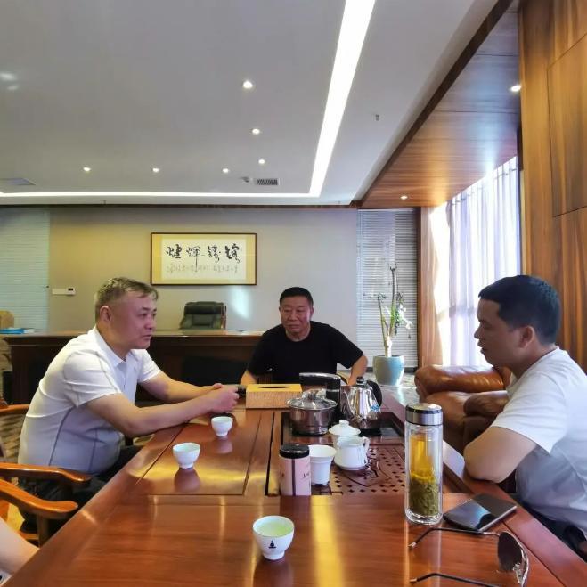 浙企云科技有限公司董事长杨欣辉拜访宜昌市台州商会