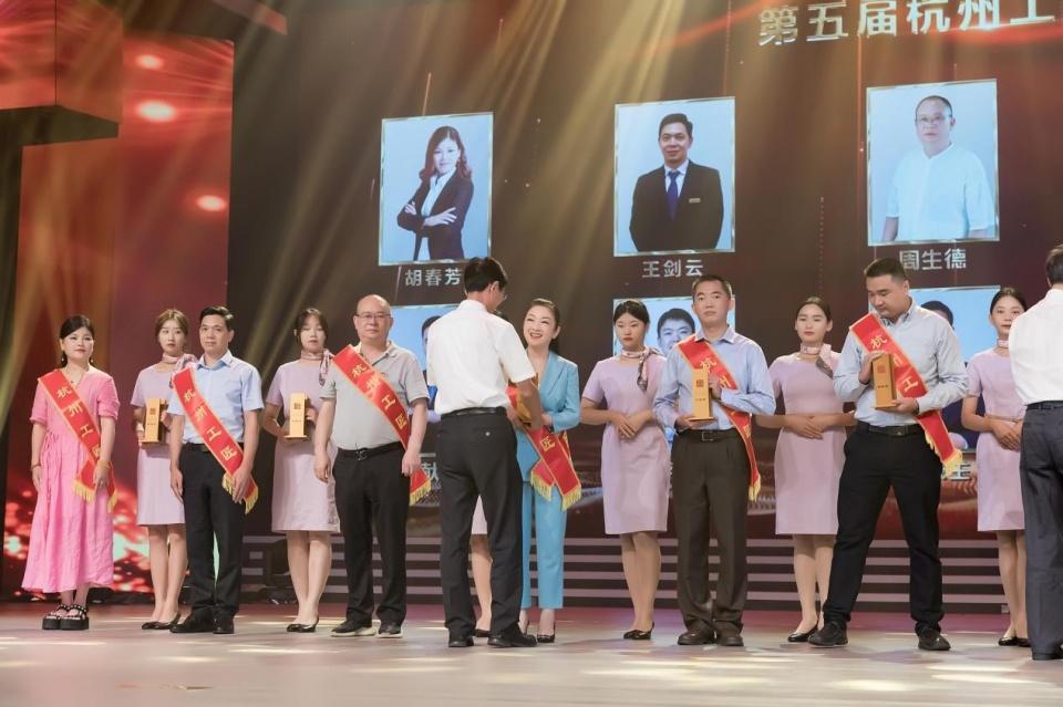 冠江楼掌门人蒋玉宇荣获“杭州工匠”： 三十年匠心耕耘 铸就餐饮盛宴