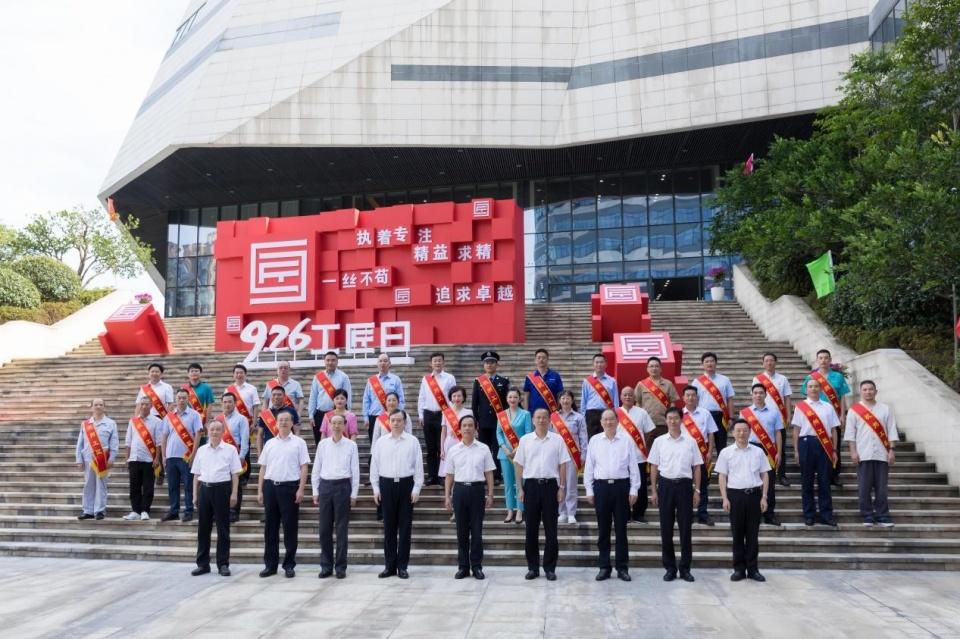 冠江楼掌门人蒋玉宇荣获“杭州工匠”： 三十年匠心耕耘 铸就餐饮盛宴
