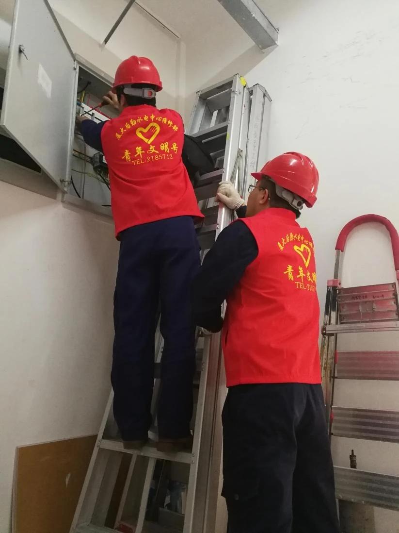 精益求精练技能 用心用情为师生