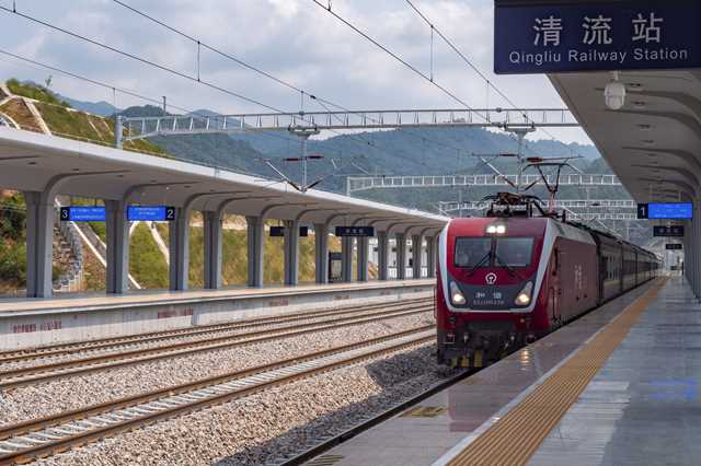 閩西北革命老區首條鐵路浦梅鐵路開通運營