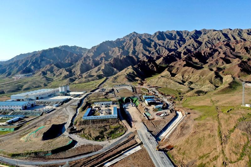 中铁十四局三公司：决胜尖山